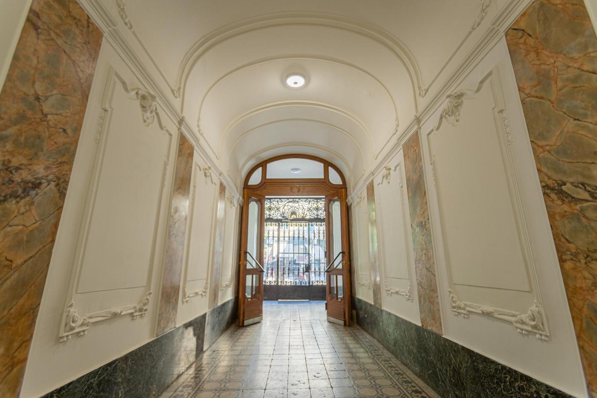 Iranyi Studio Boedapest Buitenkant foto